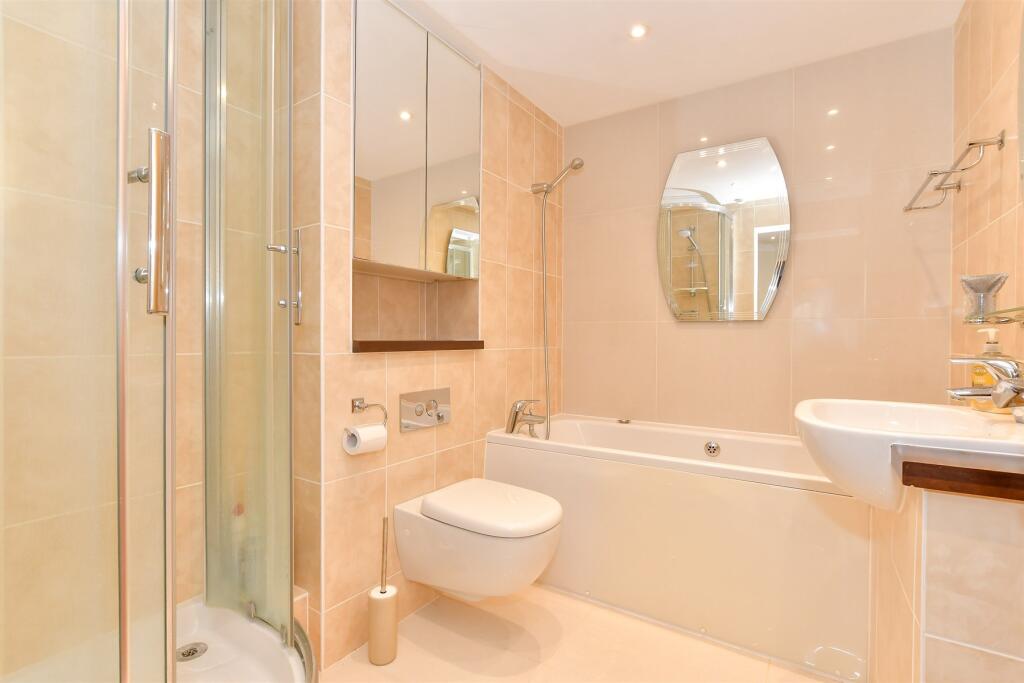 En-Suite Bathroom