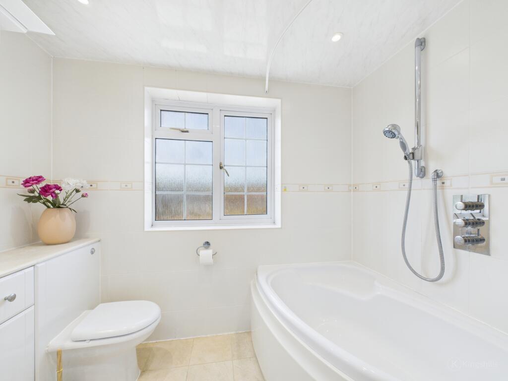 CAM02136G0-PR0375-STILL008