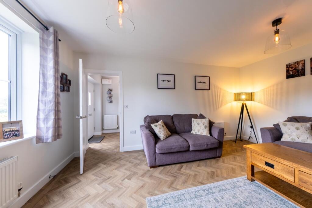 30 Thistle Close-018.jpg