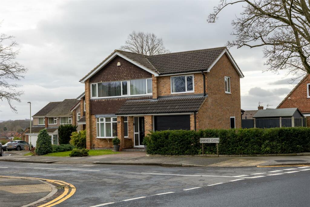 2 Barnes Close-38.jpg
