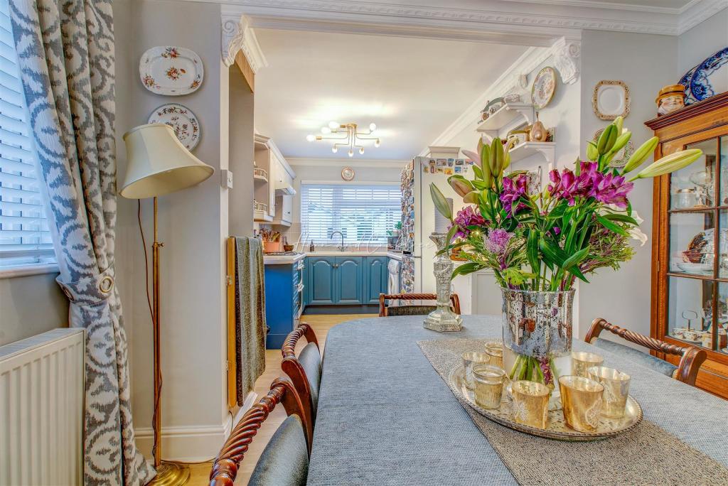 Elan Close, Aberdare, HernCrabtree (14).jpg