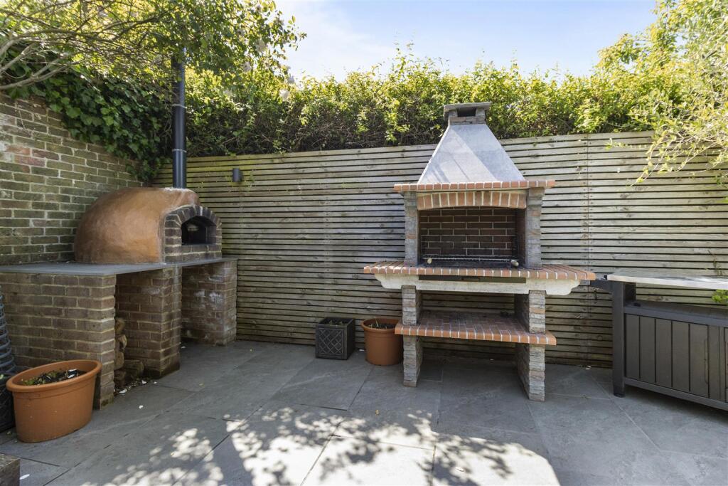 Pizza oven &amp; BBQ