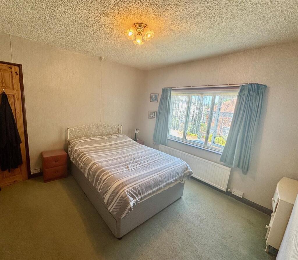 Bedroom 1b.jpg