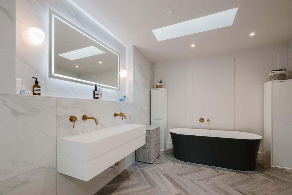 En-Suite Bathroom