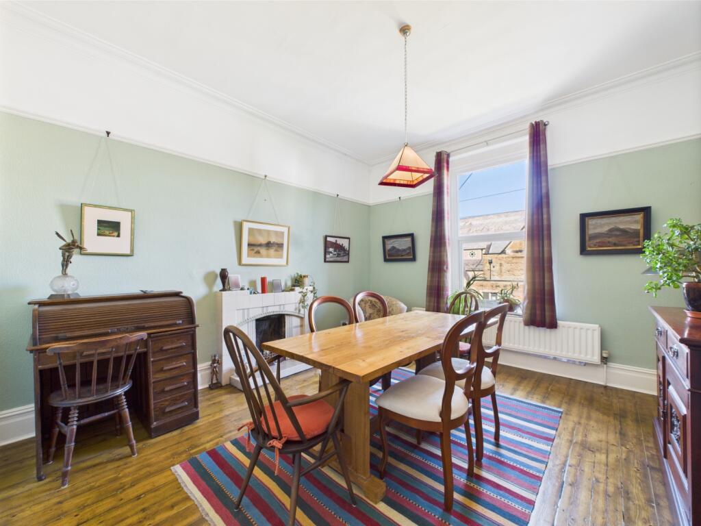 CAM02386G0-PR0130-STILL006