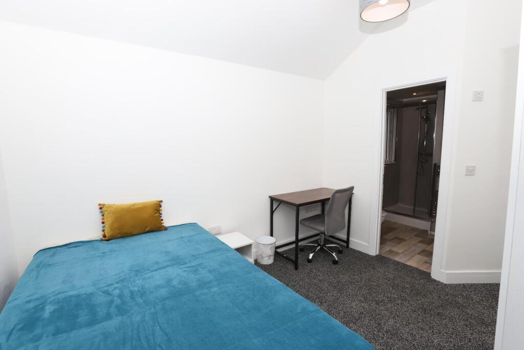 76 Wellesley #22.JPG