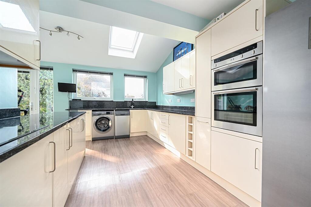 Foredown Road, BN41 (2).jpg