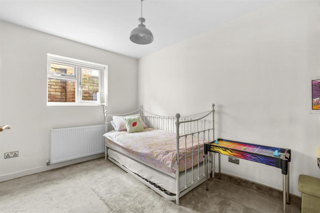 101 Cressex Rd, HP12 4PS-14.jpg