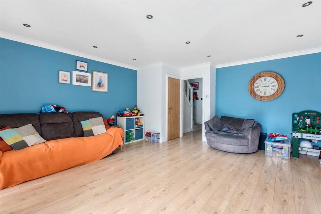 Baywood Close, Farnborough, Hampshire, GU14