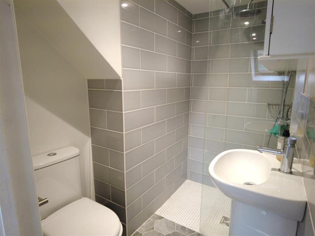 Ensuite 2.JPG