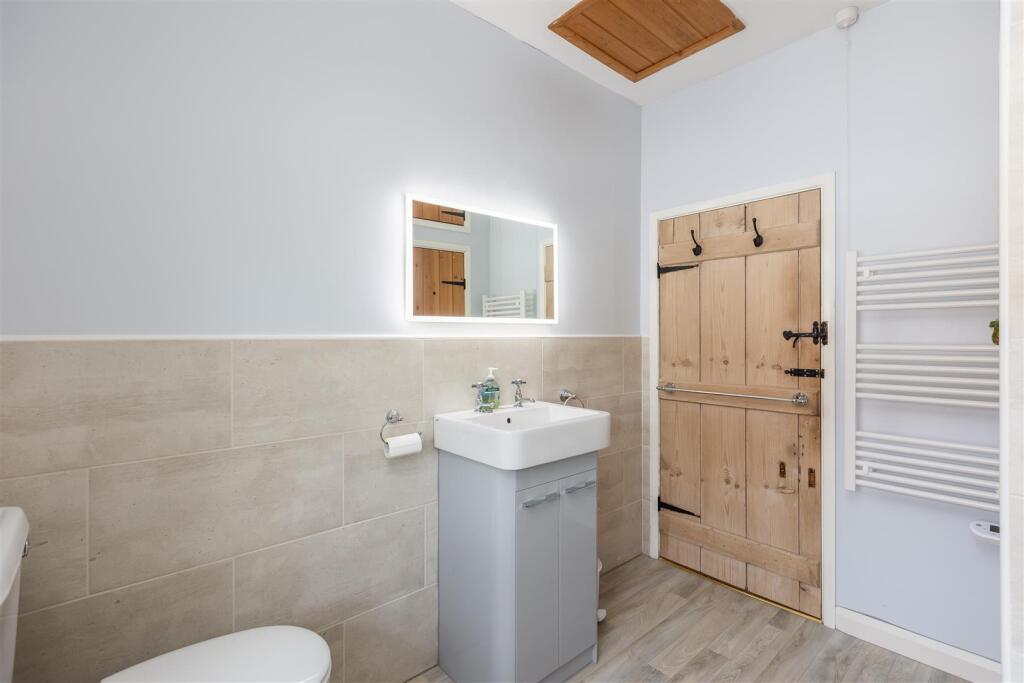 Wandales 2 Shower Room-2.jpg