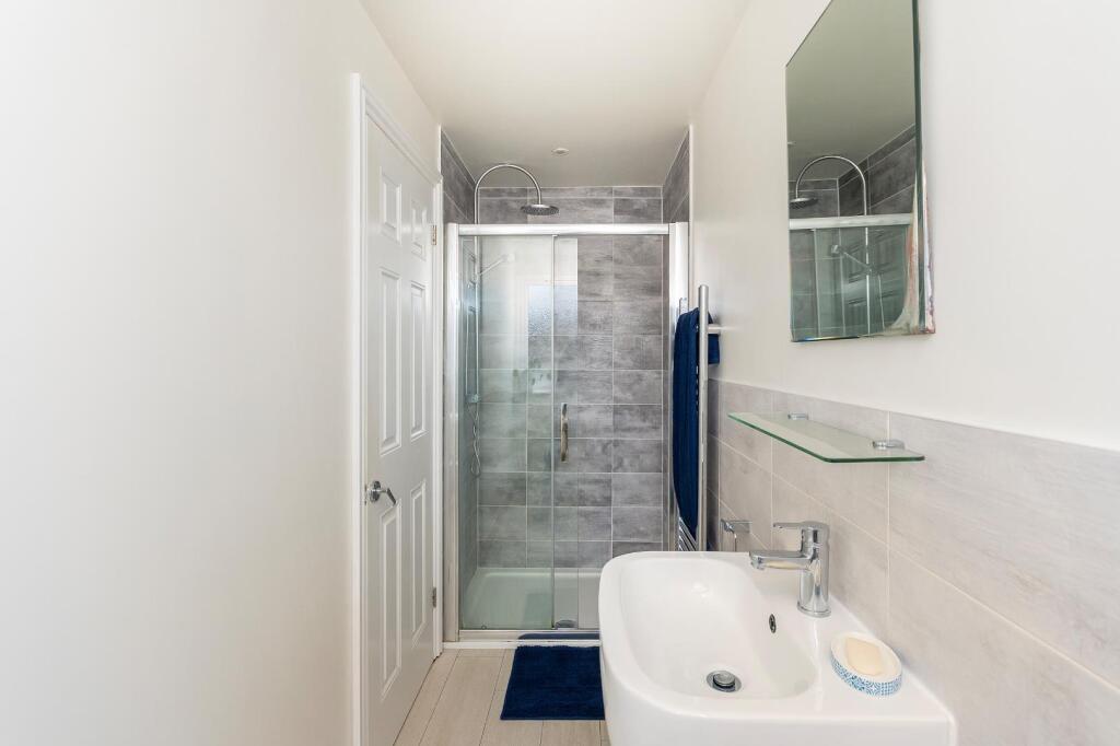 0B9RHD - Ensuite B.jpg