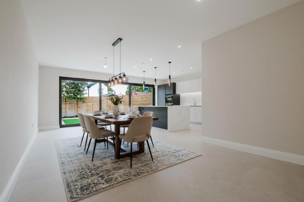 4 Queens Road Dining Kitchen V2.jpg