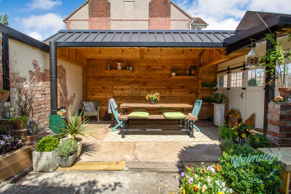 Al Fresco dining &amp; chill