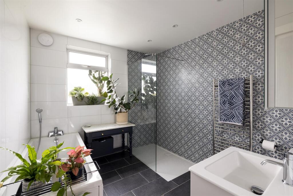 Mafeking Avenue E6