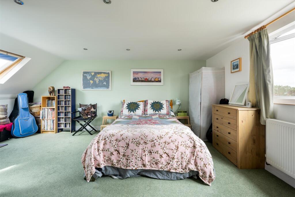 Whitehall Gardens, E4