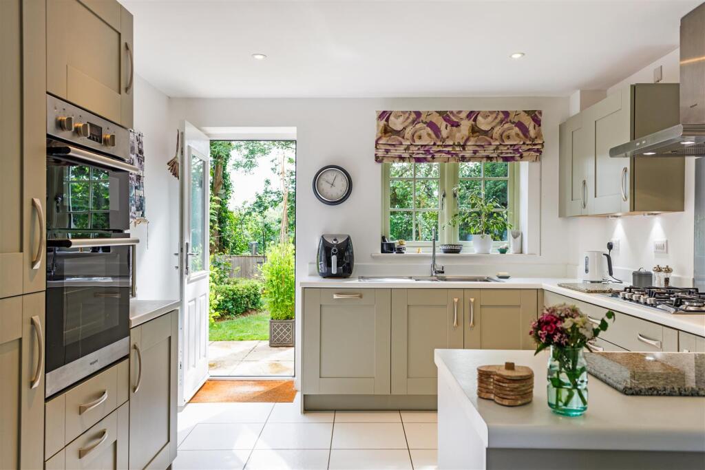 92548_21 June Lewis Way (10).jpg