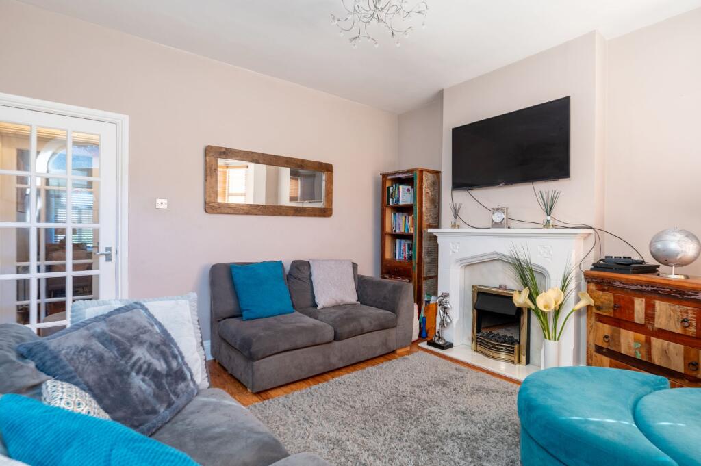 LIVING ROOM, KITCHEN AND DINER