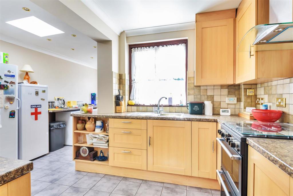 kitchen 2.jpg