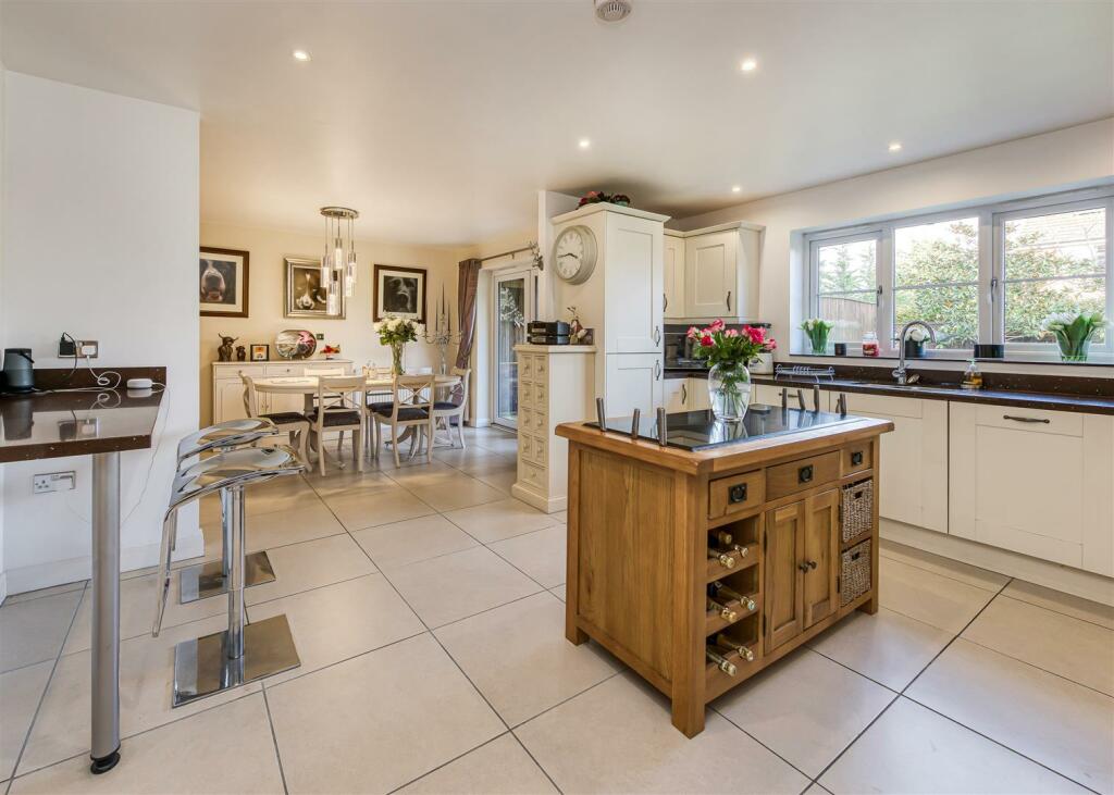 41 Kings Road-kitchen1.jpg