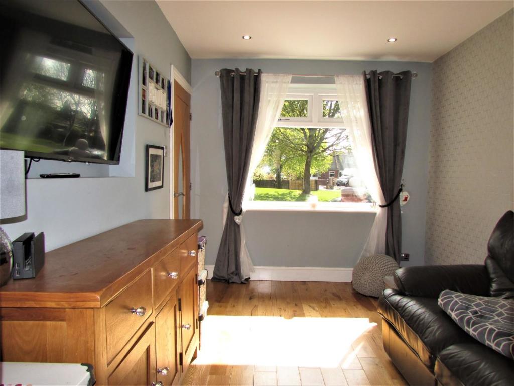 NorfolkCres41sitt1.JPG