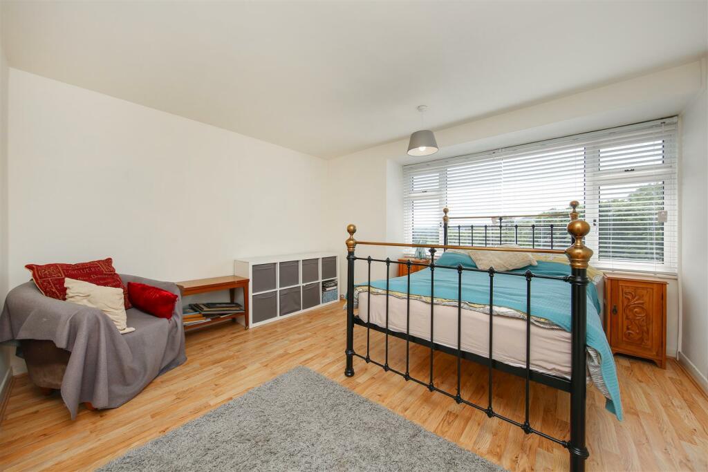 13 Bed 3.jpg
