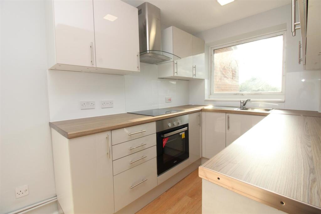 Dellow Close, Newbury Park, Essex, IG2