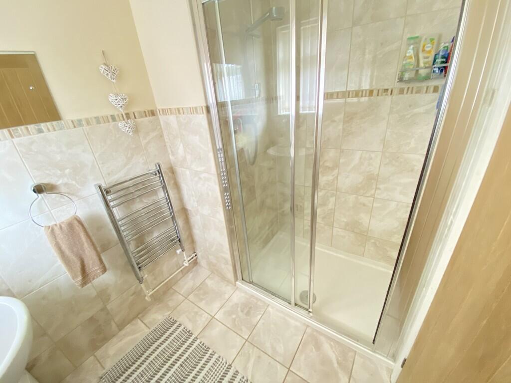 Ensuite shower ro...