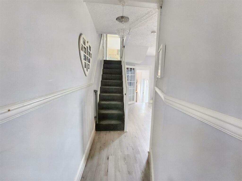 Entrance hallway.jpg
