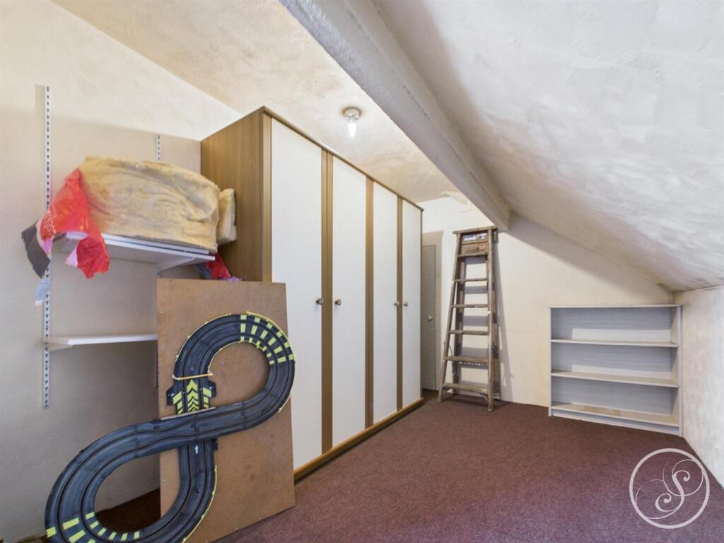 WALK-IN-WARDROBE