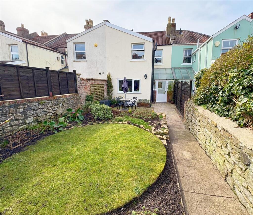 Rear view of property.jpg