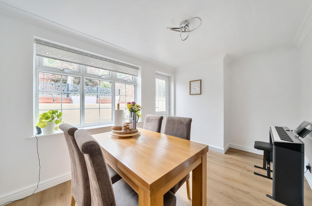 1324163-7-688cee7...