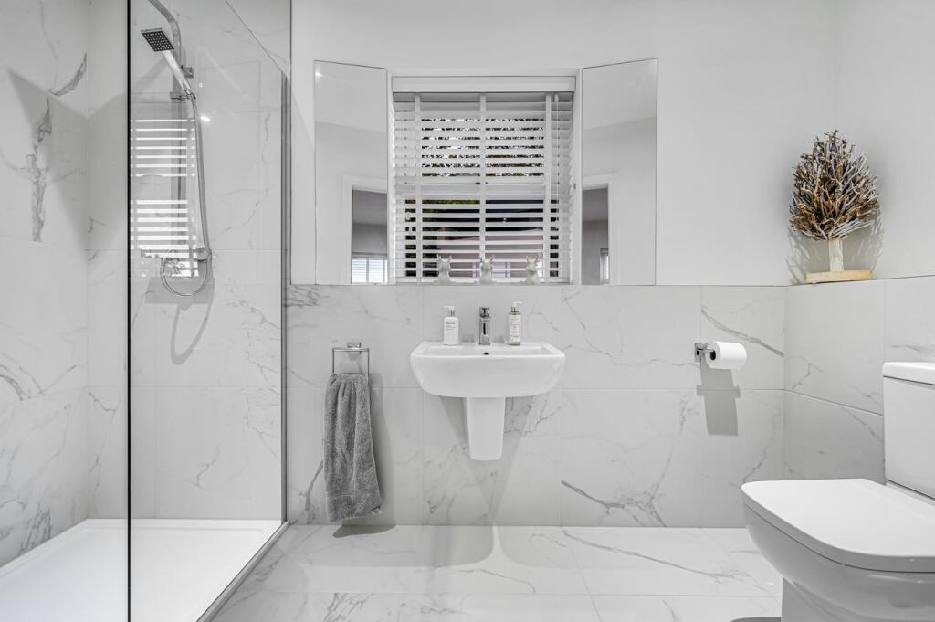 Ground Floor Bedroom En-Suite