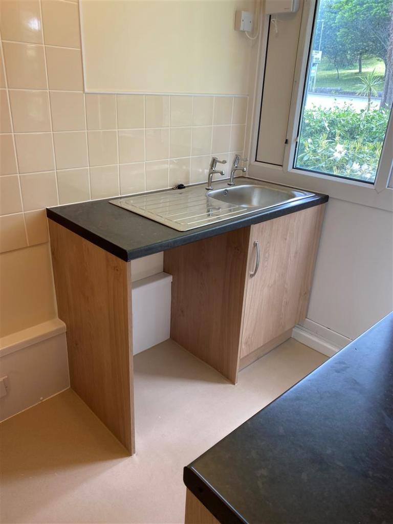 Kitchen 2.jpg
