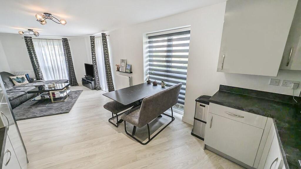 53 Oxleigh dining c.jpg