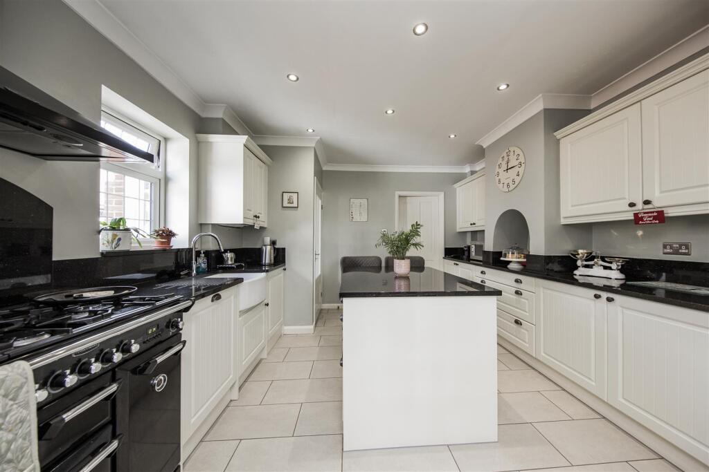 Kitchen Island &amp; Range