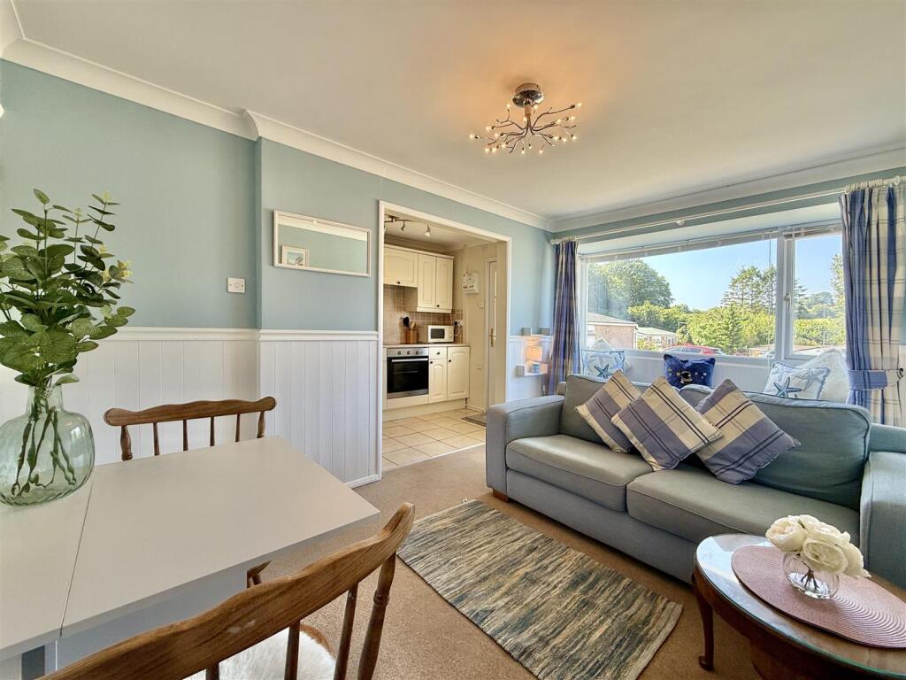 Dining Area Toward Kitchen.JPG