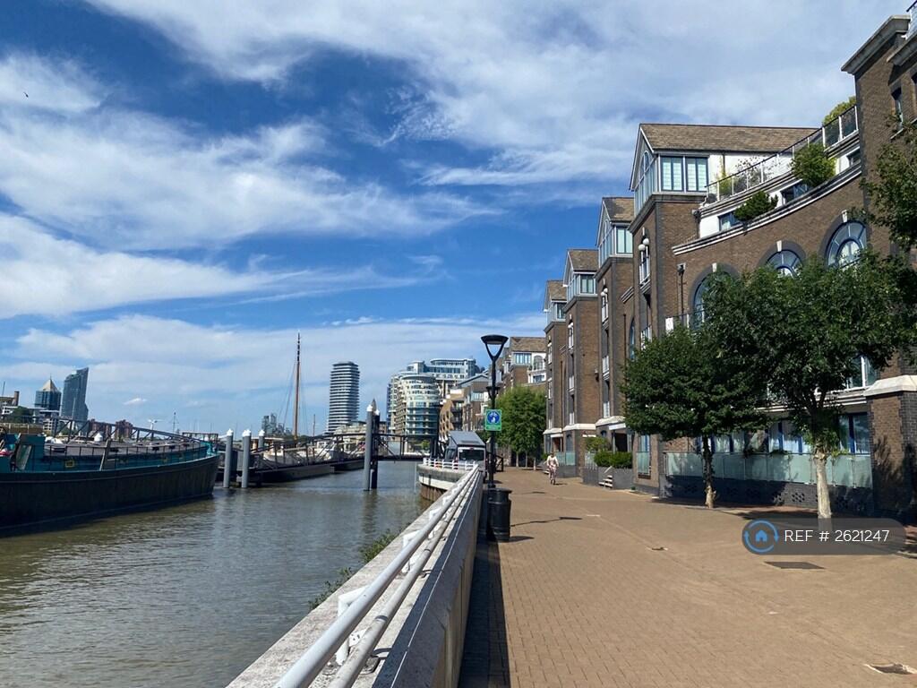 Riverside Seconds Walk From House 