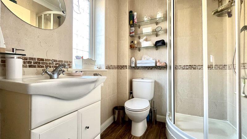 En-Suite to Bedroom 1