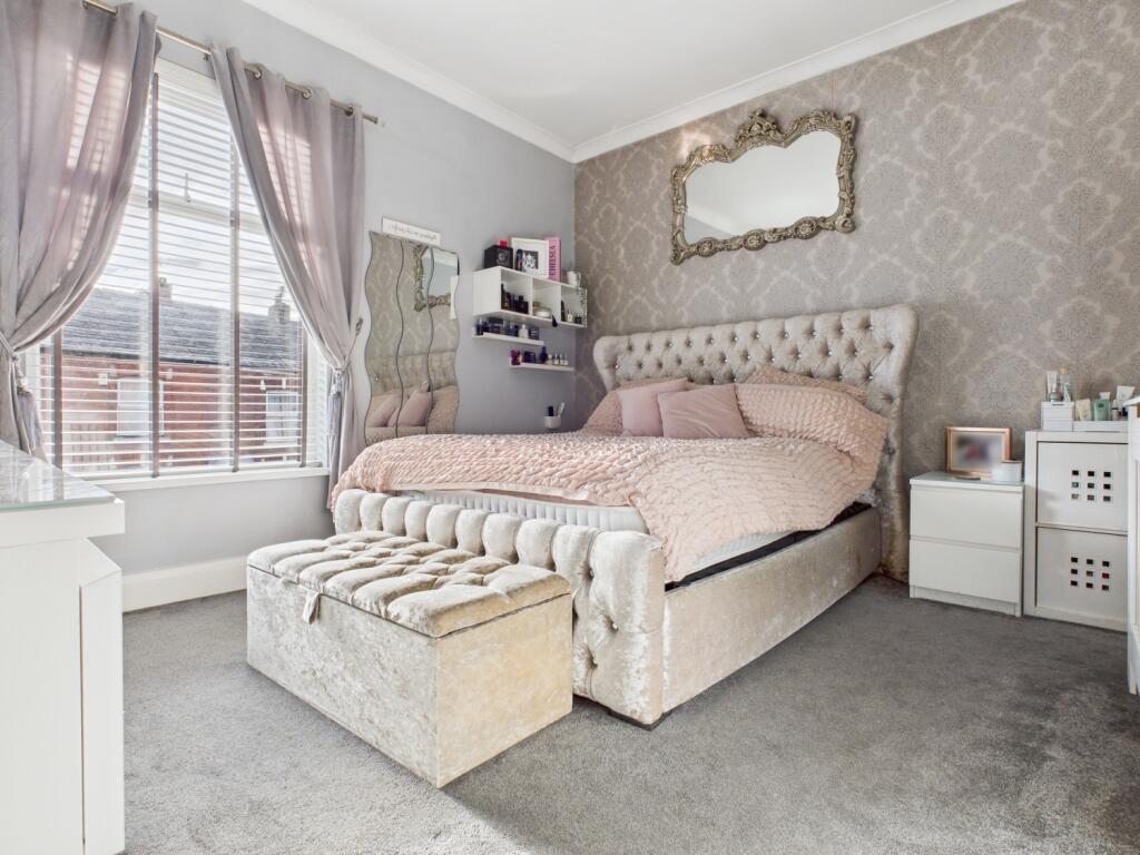 CAM03729G0-PR0146-STILL007