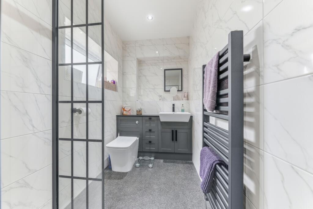 The Bungalows - EweMove Pontefract - Bathroom 1