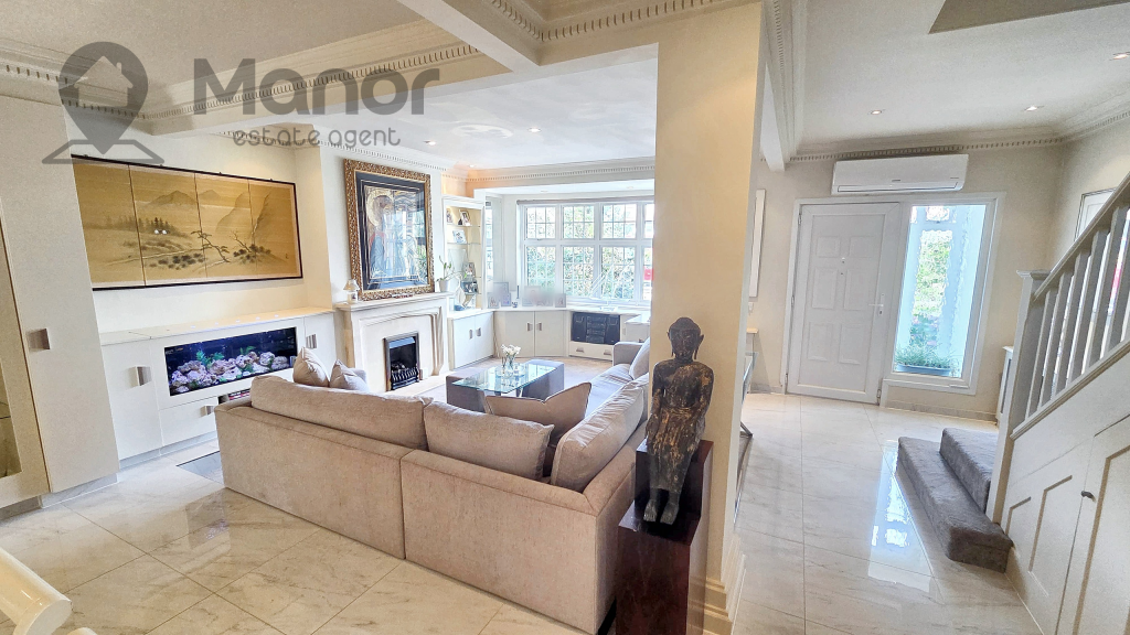 WhatsApp Image 2025-07-19 at 10.50.55 (1)_blurred 