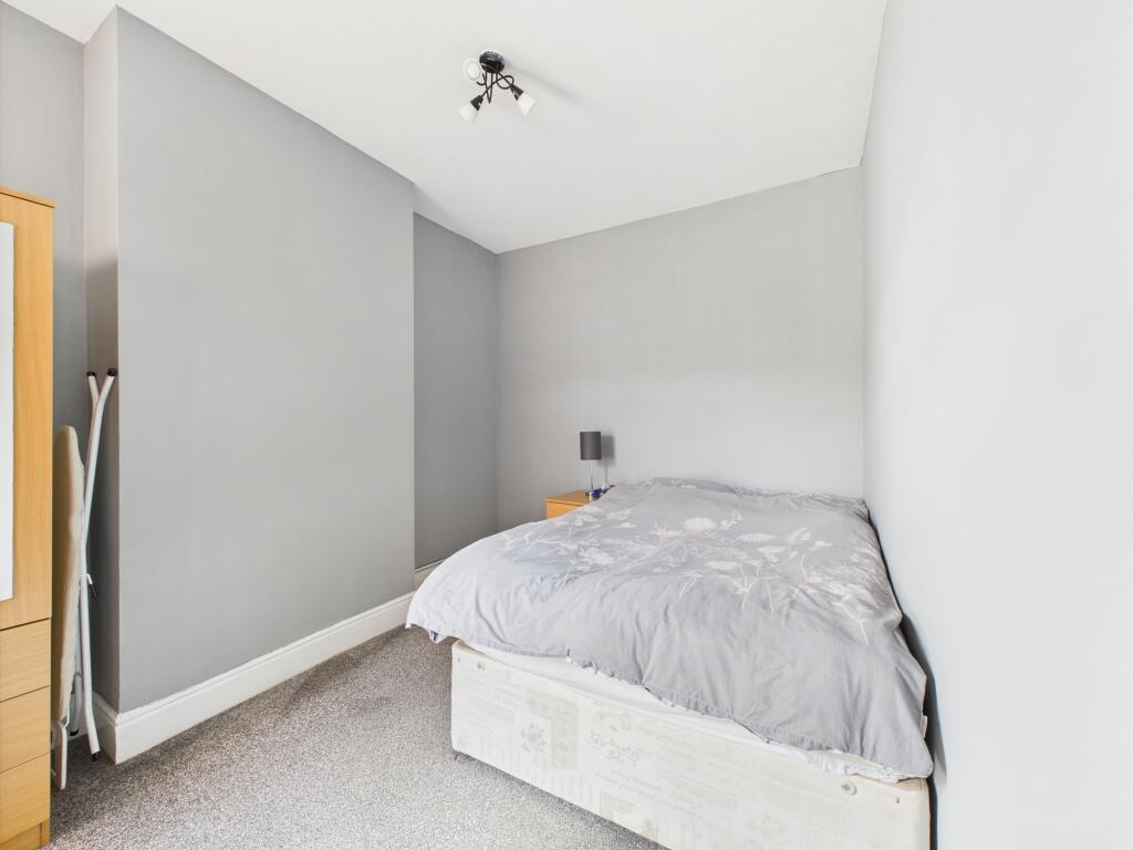 CAM04825G0-PR0076-STILL001