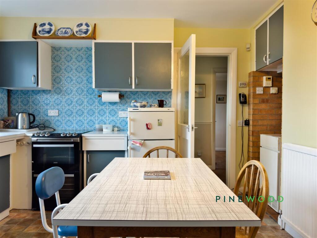 KITCHEN / DINER