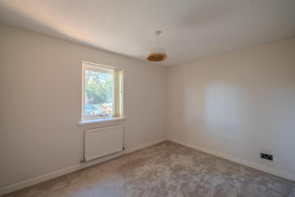 11 Greenfield Close-2.jpg