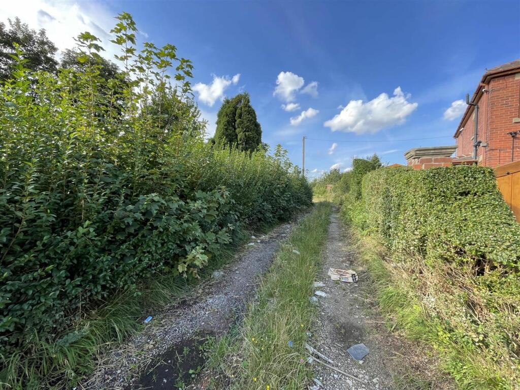 LOT 1 DRIVEWAY.JPG