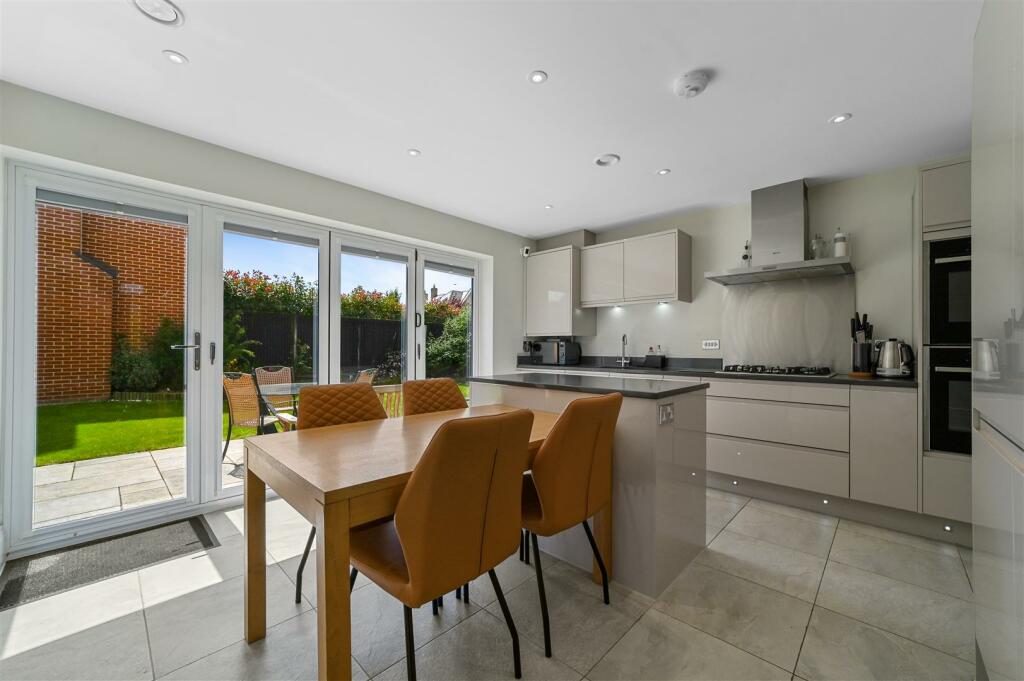 KITCHEN DINING ROOM