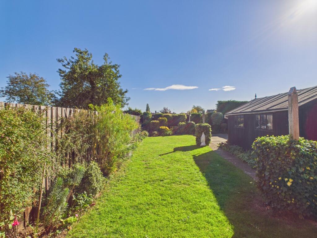 CAM01909G0-PR0404-STILL007