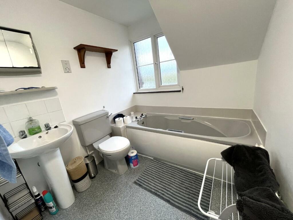Bathroom (2).JPG