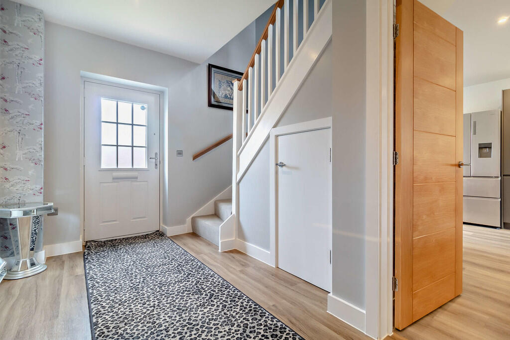 8587091-interior0...